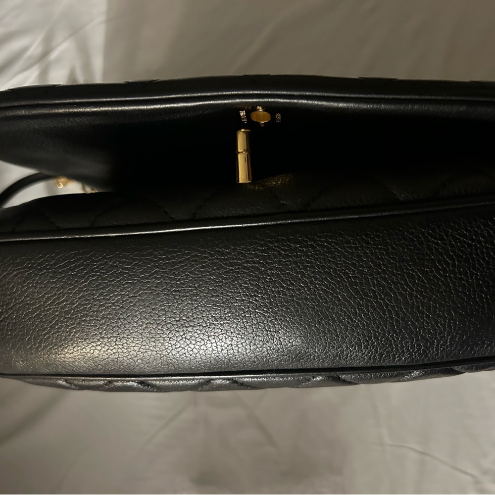 100% Authentic Chanel handbag serial #23220265 as shown in photos - Picture 5 of 11